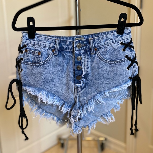 Top Trends Pants - Cut off jean denim shorts with tie detail XS NWT